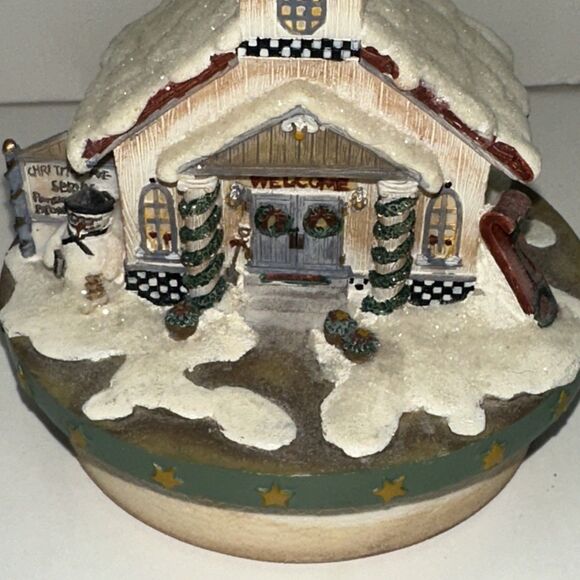 OUR AMERICAN Yankee Candle - WINTER CHURCH CANDLE TOPPER - Picture 2 of 10